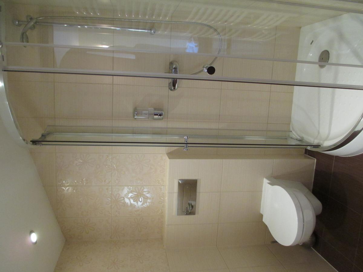 U Agaty Hotel Кросно Екстериор снимка