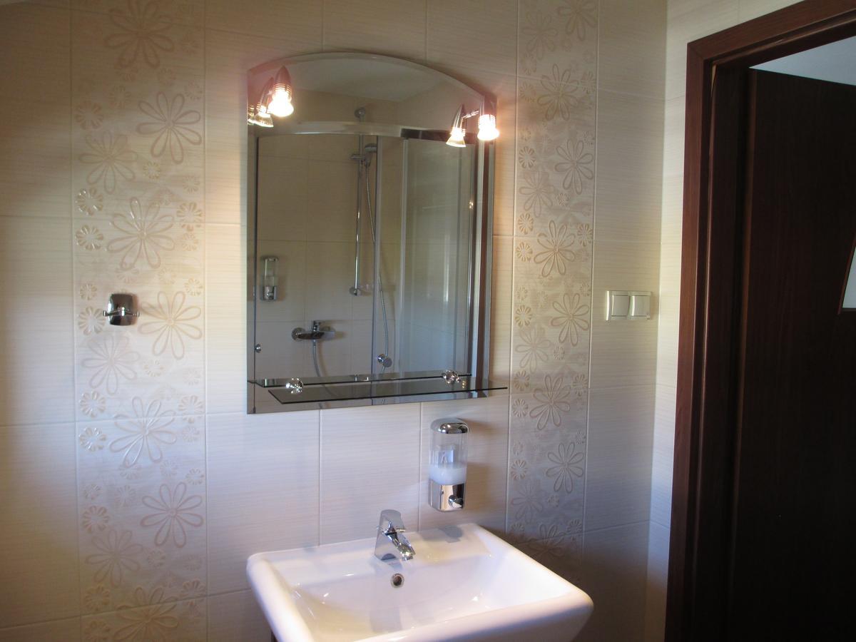U Agaty Hotel Кросно Екстериор снимка